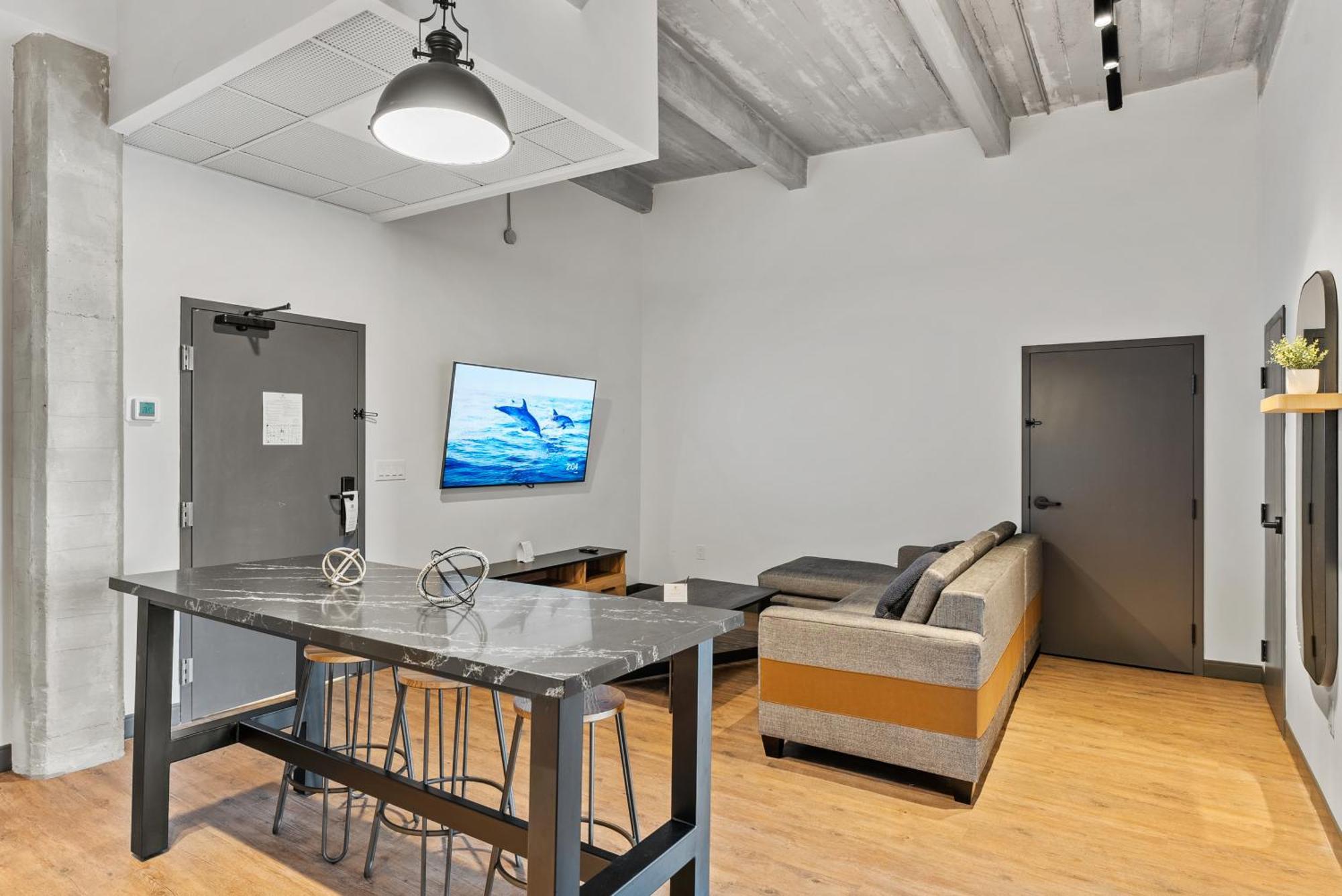 Cannery Lofts 4*