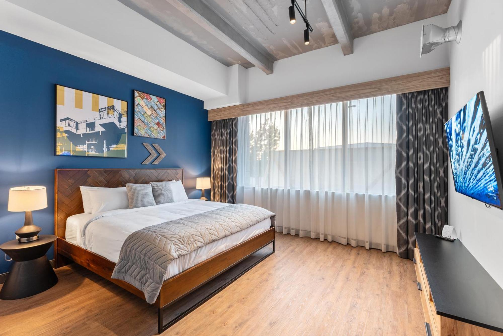 Cannery Lofts 4*
