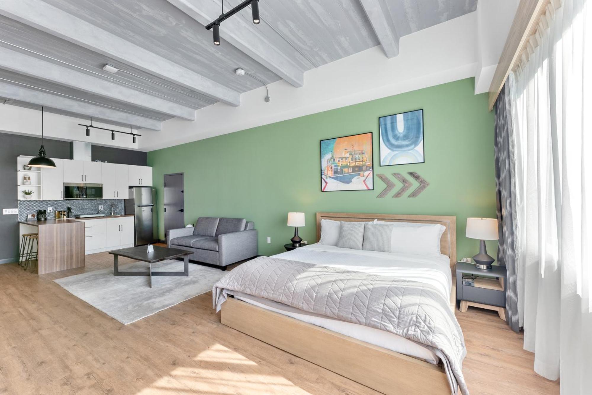 Cannery Lofts 4*