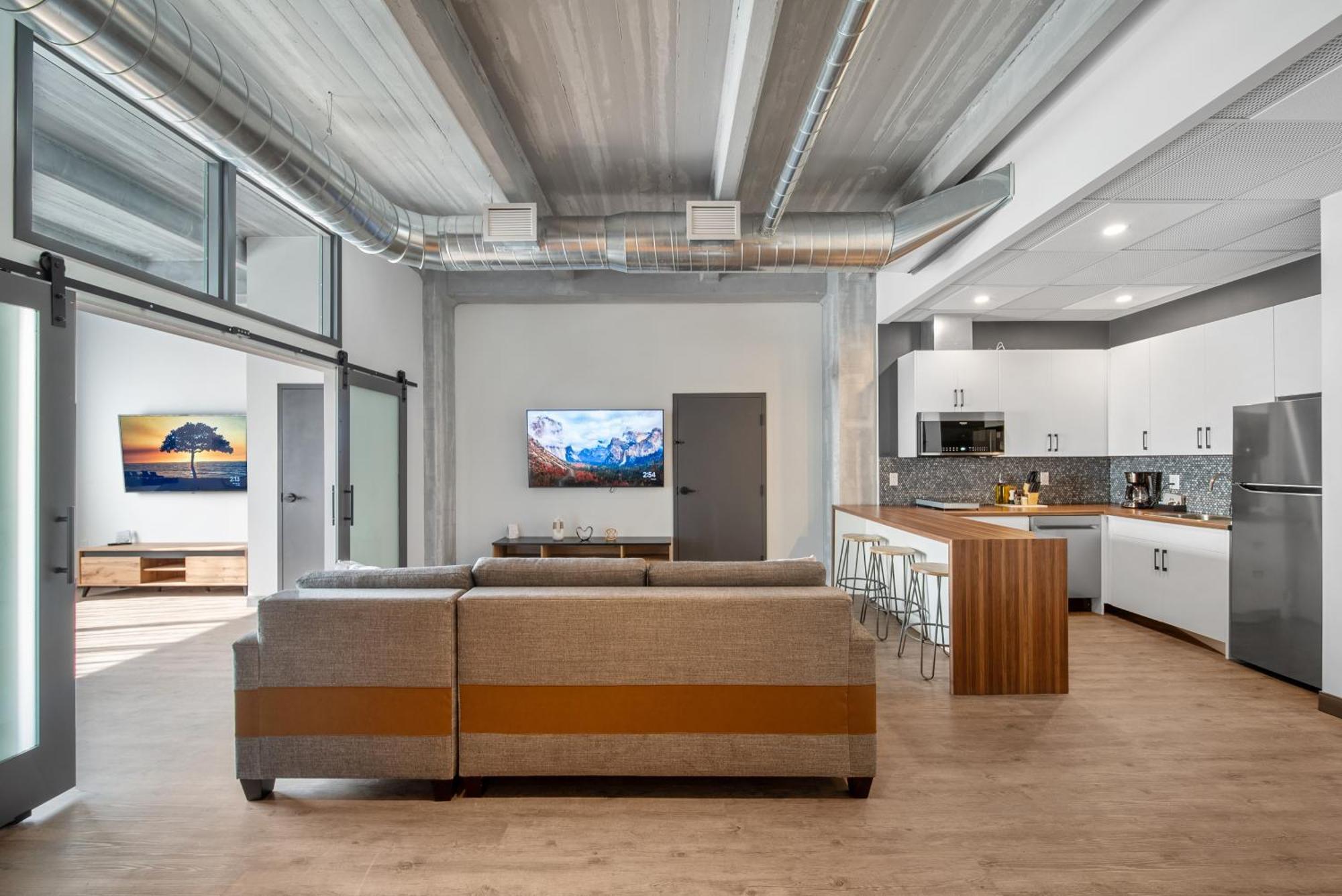 Cannery Lofts 4*